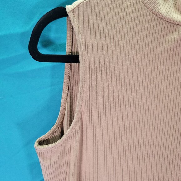 Chicos Ribbed Mock Neck Sleeveless Top Size 0 Beige Womens Casual Chic - Picture 3 of 11